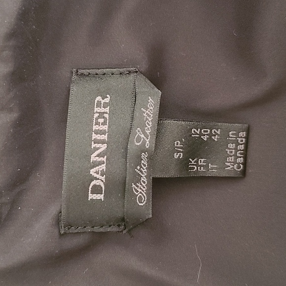 Danier Women's Black Wool Blend and Leather Coat (Sz M) - Picture 8 of 15